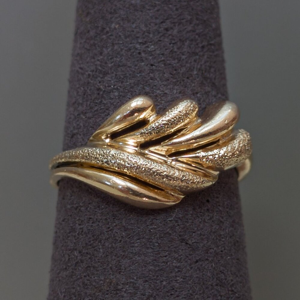 Vintage Gold Leaf-Style solid yellow gold ring